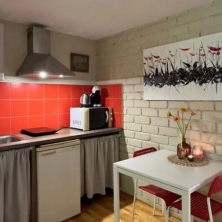 Little House كاوناس
